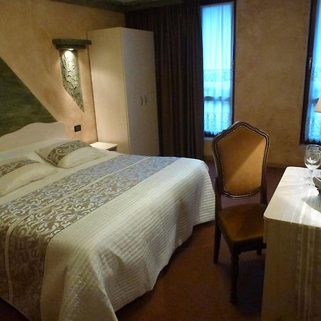 Affittacamere Lago Rotondo Mezzana  Ngoại thất bức ảnh