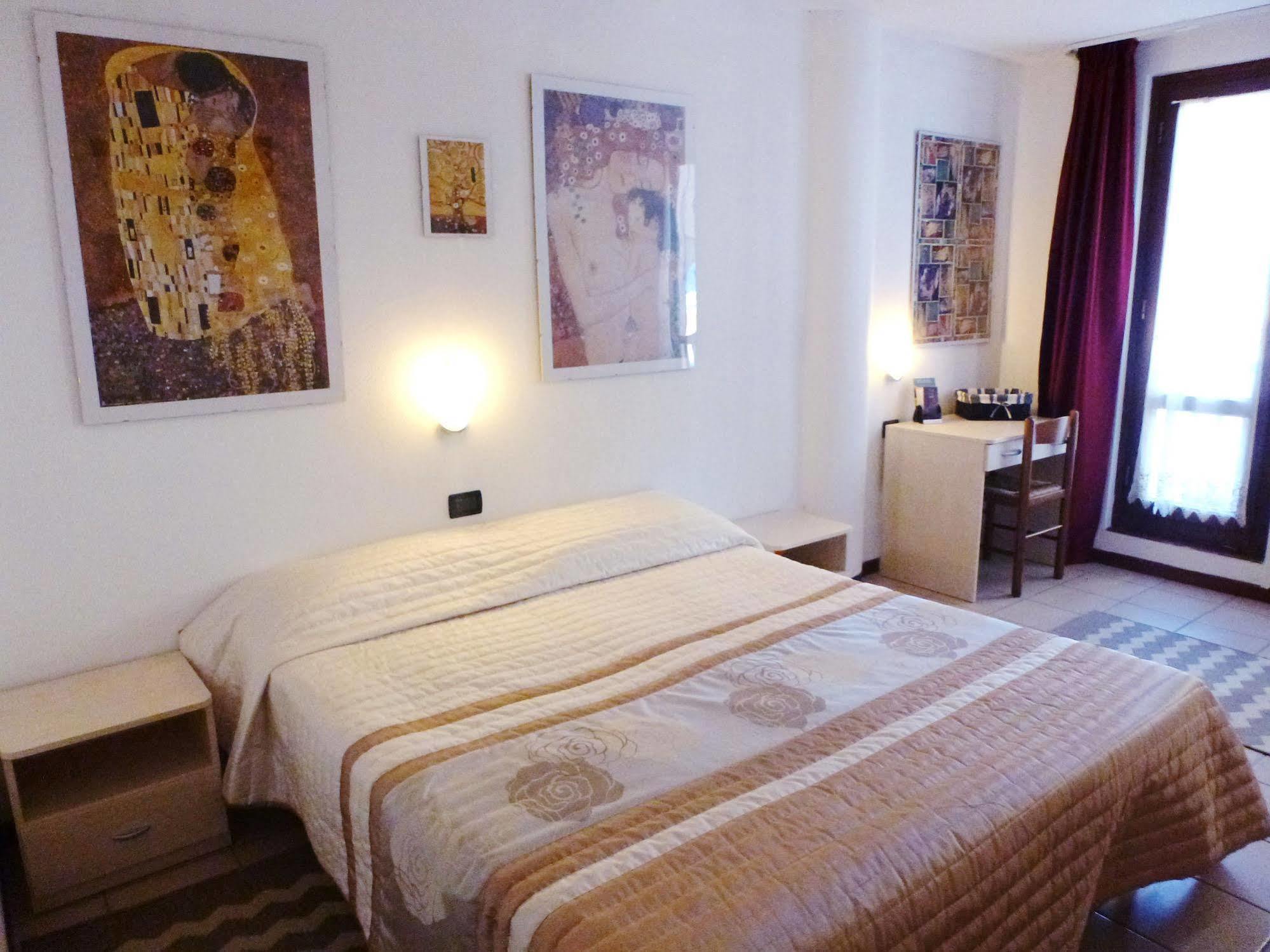 Affittacamere Lago Rotondo Mezzana  Ngoại thất bức ảnh